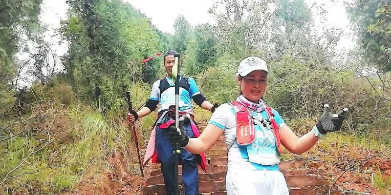 龙泉山徒步越野赛回顾：亲子参与，多元线路，丰厚奖品